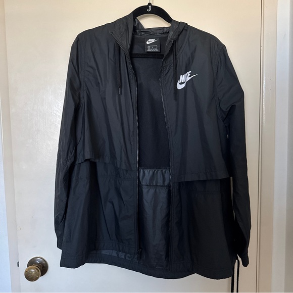 Women’s Nike Black lightweight Windbreaker with hood - Picture 2 of 8